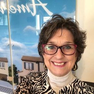 Meet your Posher, Demetra